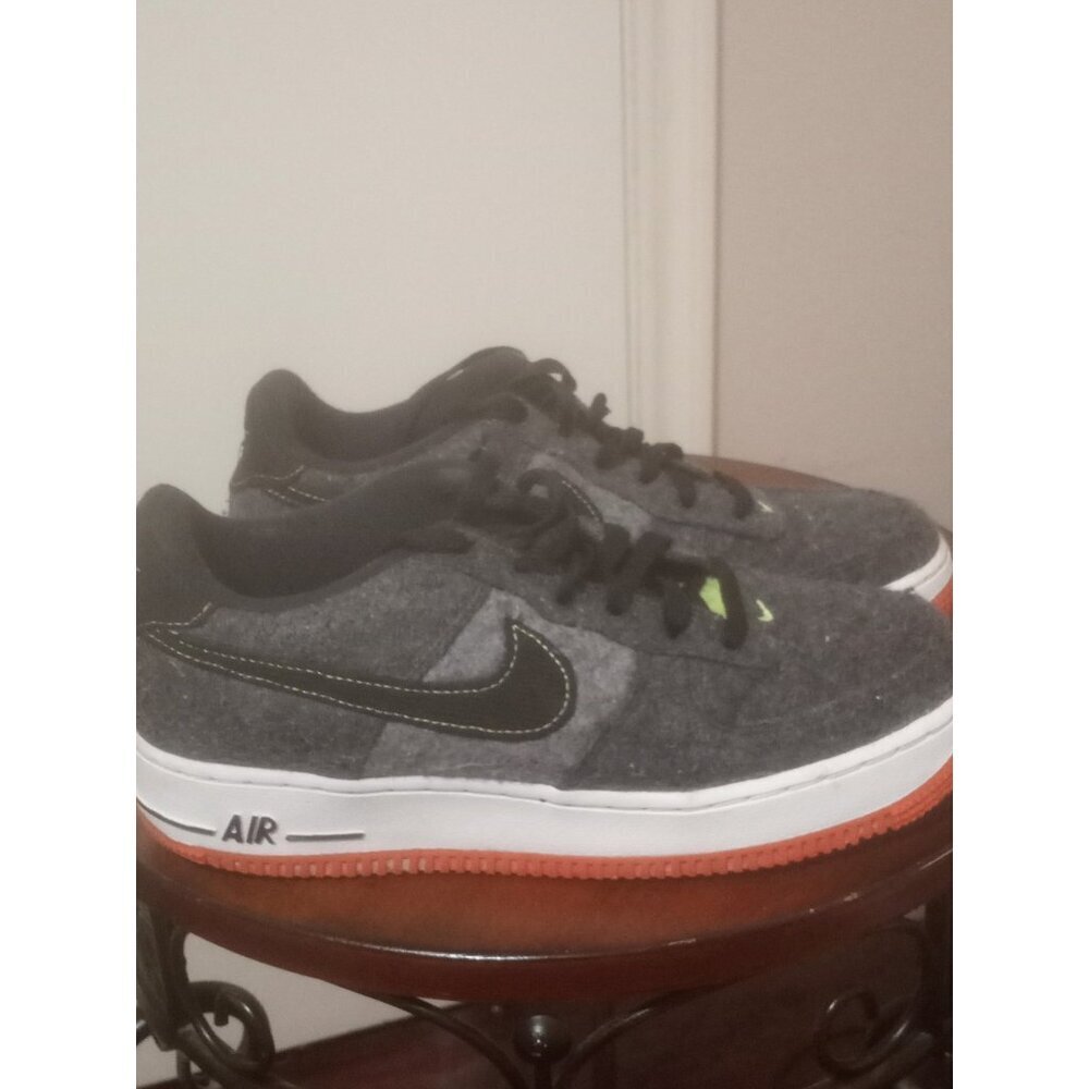 Nike Air Force 1 LV8 Black Green Ghost DZ5287-001 Size 6.5Y